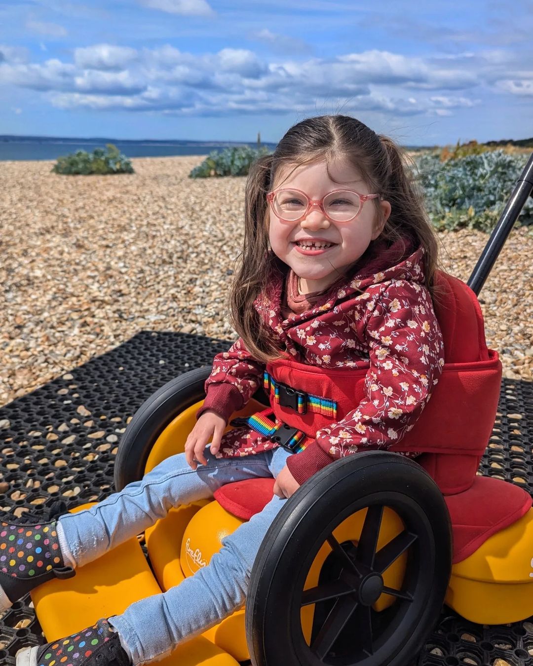 Little girl smiling in a Scooot